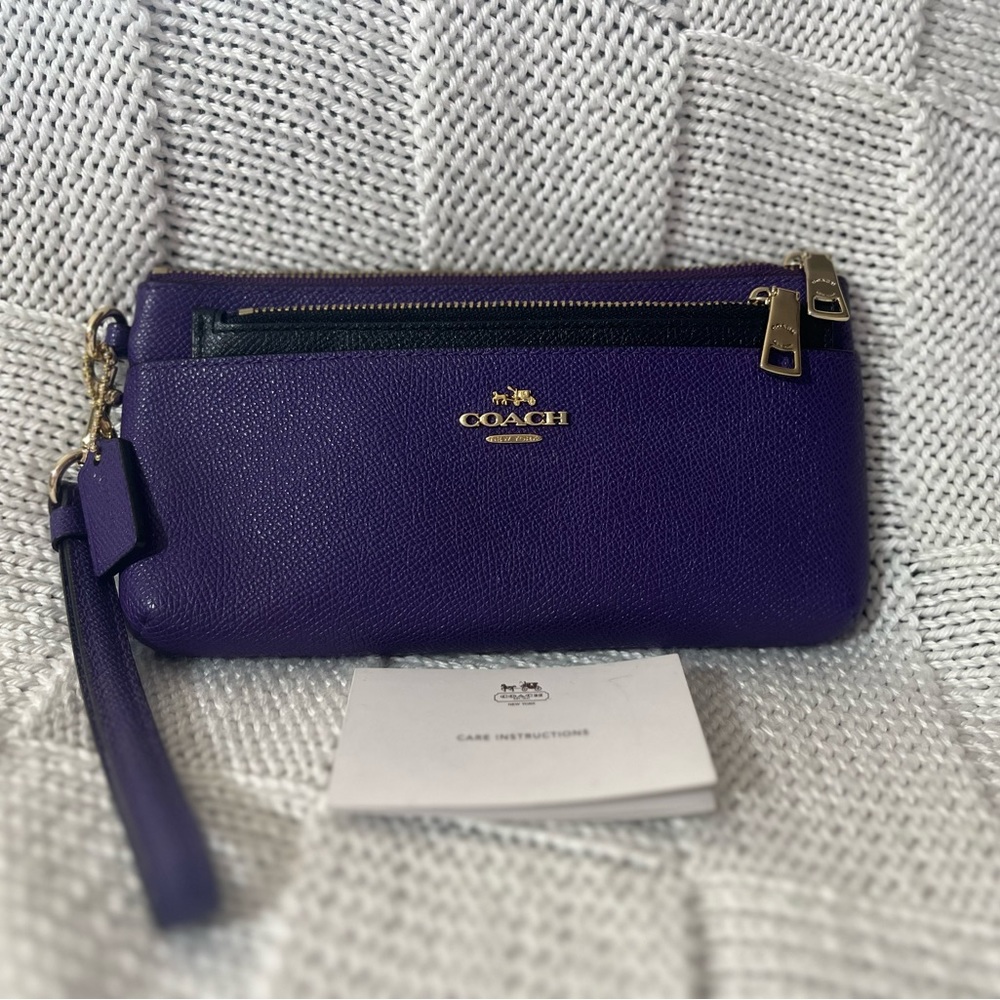 Purple Coach Wristlet / Wallet ✨Like New✨